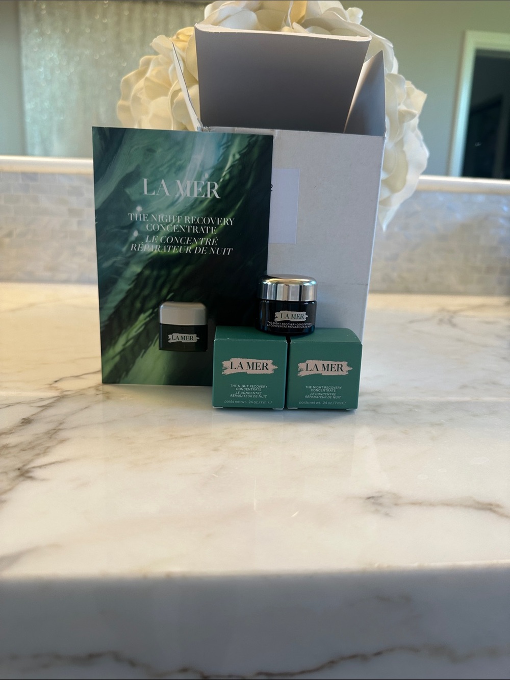 La Mer Mini Night Recovery Concentrate Set in Green with Silver Accents